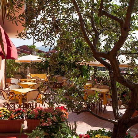 Hotel Bologna Bardolino Bagian luar foto