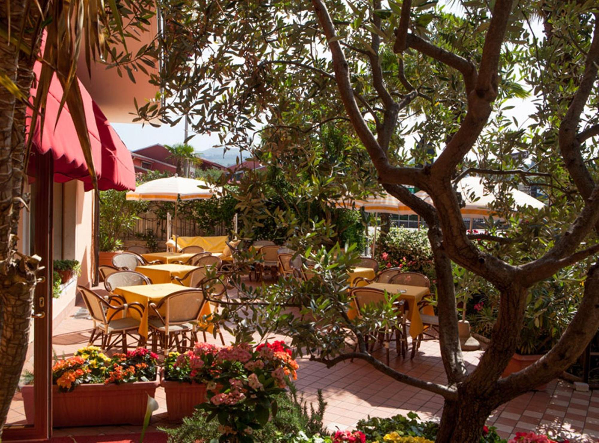 Hotel Bologna Bardolino Bagian luar foto
