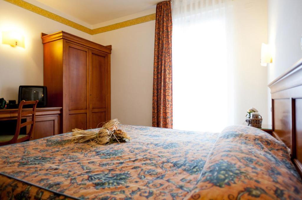 Hotel Bologna Bardolino Ruang foto