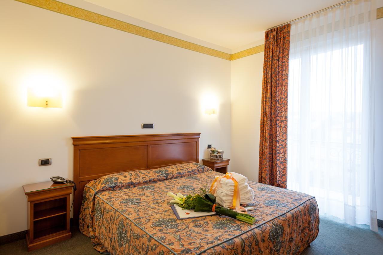 Hotel Bologna Bardolino Bagian luar foto